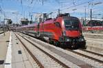 1116 214-8 erreicht am 14.8.2017 mit dem RJ262 von Flughafen Wien den Münchener Hauptbahnhof.