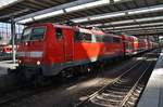 111 066-7 steht am 15.8.2017 mit der RB59096 nach Nürnberg Hauptbahnhof im Münchener Hauptbahnhof bereit.