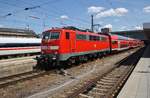 111 017-0 verlässt am 15.8.2017 mit der RB59098 nach Nürnberg Hauptbahnhof den Münchener Hauptbahnhof.