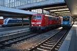 Begegnungen im Münchener Hauptbahnhof mit v.l.n.r.