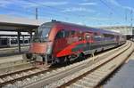 RJ64 von Budapest-Keleti erreicht am Abend des 14.8.2017 den Münchener Hauptbahnhof.