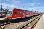 RE4856 von München Hauptbahnhof nach Nürnberg Hauptbahnhof macht sich am 14.8.2017 im Startbahnhof auf den Weg.