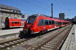 2442 203-2 wartet am 14.8.2017 als RB59519 nach Weilheim(Oberbay) im Münchener Hauptbahnhof auf Ausfahrt.