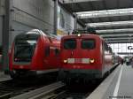 115 114-1 mit einem IC und eine RB nach Mhldorf in Mnchen Hbf, 14.08.2010