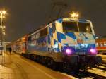 111 017 am 30.12.10 mit dem RE 79035 Mnchen Hbf - Salzburg Hbf im Startbahnhof.