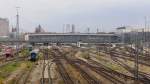 Blick auf reges Treiben am 30.07.2011 am Mnchner Hbf, von Mnchen-Hackerbrcke aus fotografiert