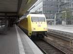 Die 101 013-1 mit dem EC114 aus Klagenfurt in Mnchen Hbf. Hier wartet sie auf die Abfahrt Richtung Stuttgart Hbf. (09.06.2012)