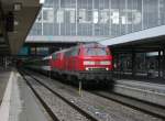 218 416 und 218 426 stehen am 28.Juli 2012 mit dem EC 192 nach Zrich HB abfahrtbereit im Mnchner Hbf.