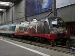 183 001 stand mit einem alex am Haken im Münchner Hbf.