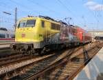 111 024-6 verlässt mit einem Regionalzug nach Nürnberg Hbf den Münchener Hauptbahnhof.