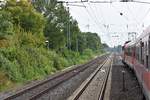 Einfahrt in den Bahnhof Münster-Zentrum Nord am 22.09.2017. Fleißig gezogen wurde die Regionalbahn 65 von 111 037. Ausfahrsignal  P480  (rechts im Hintergrund) zeigt schon  Hp1 , das Zusatzlicht beschränkt auf 80km/h. Auch das Vorsignal darunter zeigt grün als  Vr1 .