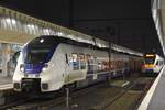 MÜNSTER, 13.12.2016, Wagen 875 der Gesellschaft National Express als RE7 nach Rheine im Hauptbahnhof Münster