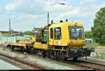 741 313 (Gleisarbeitsfahrzeug GAF 100 R 97 17 50) der DB Netz AG ist in Naumburg(Saale)Hbf abgestellt.
Aufgenommen von Bahnsteig 4/5.
[22.6.2019 | 12:02 Uhr]