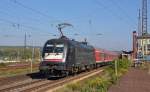 182 501 erreicht mit einer RB aus Eisenach am 12.10.15 den Bahnhof Naumburg und wird ihre Fahrt in Kürze nach Halle(S) fortsetzen.