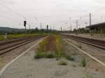 Die Reste vom frheren Bahnsteig 6, am 08.09.2013 in Naumburg (Saale) Hbf.