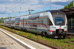 DB IC 4110 111 als IC 2178 mit Halt in Neustrelitz, weiterfahrend bis Warnemünde. - 12.07.2020 