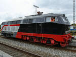 Anfang Juni 2024 konnte ich Diesellokomotive 218 497-6 auf Solofahrt am Bahnhof in Niebüll ablichten.