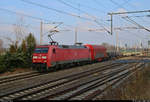 Gemischter Gz mit 152 018-8 DB durchfährt den Bahnhof Niemberg auf der Bahnstrecke Magdeburg–Leipzig (KBS 340) Richtung Halle (Saale).