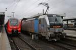 193 801-8 trifft am 28.12.2017 mit dem RE4806 nach Sonneberg(Thür) Hauptbahnhof im Nürnberger Hauptbahnhof auf 442 753-0 als S1 von Bamberg nach Hersbruck (l Pegnitz).