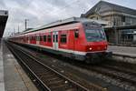 S2 von Roth nach Altdorf(b Nürnberg) wartet am 28.12.2017 im Nürnberger Hauptbahnhof auf Abfahrt. Schublok war 143 358-0.