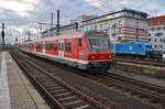 S2 von Roth nach Altdorf(b Nürnberg) erreicht am 28.12.2017 den Nürnberger Hauptbahnhof. Schublok war 143 259-0.