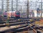 Während jahrzehntelang das Schienennetz ausgedünnt wurde, wurde das Oberleitungsnetz verdichtet, so scheint die Teleaufnahme, Blickrichtung Norden Nürnberg Hbf. 20.01.2019