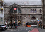 Westfassade Nürnberg HBF mit Straßenbahn - 

Blick von der Eilgutstraße auf den Hauptbahnhof mit einer Straßenbahn, auf der am 11.12.2011 eröffneten Strecke zwischen Aufseßplatz und Hauptbahnhof. 

18.01.2021