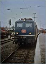 Die DB 110 173-2 beim Halt in Nürnberg mit ihrem Interregio (IR) von Karlsruhe nach Hof. 

Analogbild vom Dezember 1993