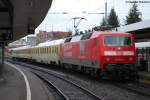 120 502-0 der DB Systemtechnik schiebt ihren Gleismesszug am 10.03.09 durch Nrnberg Hbf. Warum die Lok mit dem in Fahrtrichtung vorderen Stromabnehmer fhrt hat sich mir nicht ganz erschlossen, aber irgendwer da drauen wird es schon wissen!?