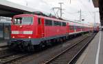 111 056 steht mit ihrer RB nach Allersberg abfahrbereit im Nrnberger Hbf.