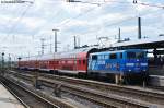 Die Bahnland-Bayern Lok 111 017-0  Maxl  mit dem RE 4261 von Nrnberg Hbf nach Mnchen Hbf ber Regensburg kurz vor Abfahrt in Nrnberg Hbf, 02.08.2011