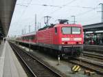 143 200 steht am 14.April 2012 mit einer 3-teiligen n-Wagen Garnitur abgestellt im Nrnberger Hbf.