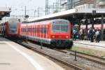 S 39619 von Schwabach nach Altdorf(bei Nrnberg) hat am 11. Mai 2012 den Nrnberger Hbf erreicht. In den frisch renovierten x-Wagen bietet sich den Fahrgsten ein zeitgemer Reisekomfort. Die aufflligste Neuheit an den Steuerwagen ist die elektronische Zugzielanzeige, die nun endlich eine gute optische Fahrgastinformation bietet. 