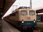 110 195 in alter Farbgebung wartet am 15.03.03 in Nrnberg Hbf.