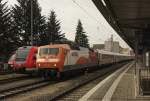 Märklin Werbelok 120112 steht stundenlang aufgebügelt mit eingeschalteten Spitzenlichtern vor einer IC Garnitur am 18.2.2014 im Hauptbahnhof Nürnberg.