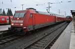 101 087-5 wartet am 28.12.2017 mit dem RE4011 nach Ingolstadt Hauptbahnhof im Nürnberger Hauptbahnhof.