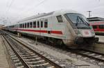 IC2160 nach Karlsruhe Hauptbahnhof wartet am 15.11.2018 im Nürnberger Hauptbahnhof auf Abfahrt.