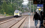 Alltägliches aus Nürtingen - 

Ein einzeln fahrender Talent 3-Triebzug als MEX 18 nach Tübingen bei der Einfahrt in den Bahnhof Nürtingen.

13.09.2024 (M)