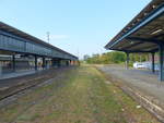 Die ehem. Bahnsteige 3 und 4, am 12.08.2020 in Oberhausen Hbf. Vom öffentlichen Überweg aus fotografiert.