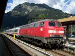 Br.218 351-5 mit IC-Kurswagen aus Hamburg-Altona im Bahnhof Oberstdorf. Aufgenommen am 30.Juli 2007