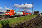 146 231 mit Seitenwerbung  Radolfzell  am 11.03.2023 geegenüber dem Hbf. Offenburg.