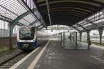 Einfahrt des ET 440 224 der NWB als Regionalzug nach Bad Zwischenahn in den Bahnhof Oldenburg am 18.01.2015.

440 224
Hersteller: ALSTOM Transport Deutschland, Salzgitter
Abnahmedatum: 22.08.2011
UIC-Nr.: 94 80 0440 224-4 D-NWB
Betreibernr. z.Z.d. Aufnahme: 440 224
EBA-Nr.: EBA 08K07A 224a
Fahrzeugnutzer z.Z.d. Aufnahme: NordWestBahn (NWB), Osnabrück
Radsatzfolge: Bo'(Bo)(2)(Bo)Bo'
Vmax (km/h): 160
Leergewicht (t): 140
LüP (mm): 70.900