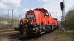 261-068-1 und 261 076-4 fahren am 12.04.2016 in den Rangierbahnhof von Osnabrück ein.