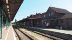 Blick auf Gleis 1 (rechts) und Gleis 2 (links)  vom Bahnhof Parchim.

Parchim, der 24.08.2024