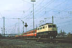Der D229  Johann Strauss  verband in den 70er und 80er Jahren Frankfurt mit Wien. Die Lokomotive 111 056 des Bw München führt den Zug auf seinem gesamten Laufweg. Interessant war die Komposition des Zuges: Die ÖBB stellte Eurofima-Waggons der 2.Klasse, die DB stellte die 1.Klasse und den Speisewagen, am Schluss läuft noch ein Waggon 2. Klasse der DB mit, vermutlich ein Verstärkungswagen. 
Plattling, 28. Oktober 1979.