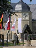 16.6.2005, Kaiserbahnhof in Potsdam. Hier die Beflaggung anllich der Einweihungsfeier. Auch der Bundeskanzler war anwesend.