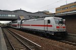 146 559-0 legt am 14.5.2016 mit dem IC2432  Ostfriesland   von Cottbus nach Norddeich Mole einen Halt in Potsdam Hauptbahnhof ein.