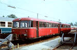 Chiemgaubahn, Prien DB-Bahnhof (20.08.1983): Uerdinger Schienenbus nach Aschau auf einem der beiden Gleise der Nebenbahn