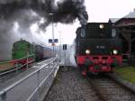 Die kleinere Mh 52 traf am 15.Mai 2010 in Putbus die grere Schwester 91 134 am Gemeinschaftsbahnsteig.