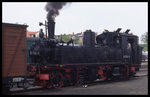 Auch 991564 war am 18.5.1996 im Einsatz. Hier steht sie als Schiebelok im Bahnhof Radebeul abfahrbereit.